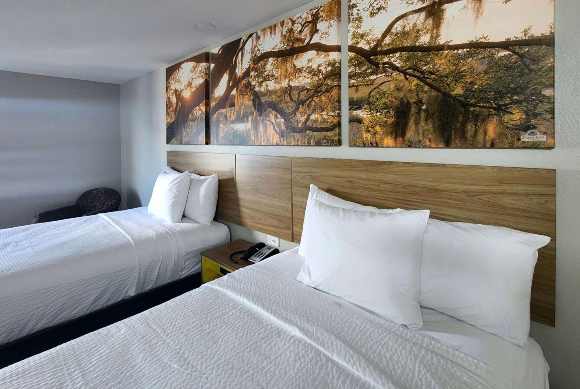 Days Inn By Wyndham Lafayette Scott Екстериор снимка