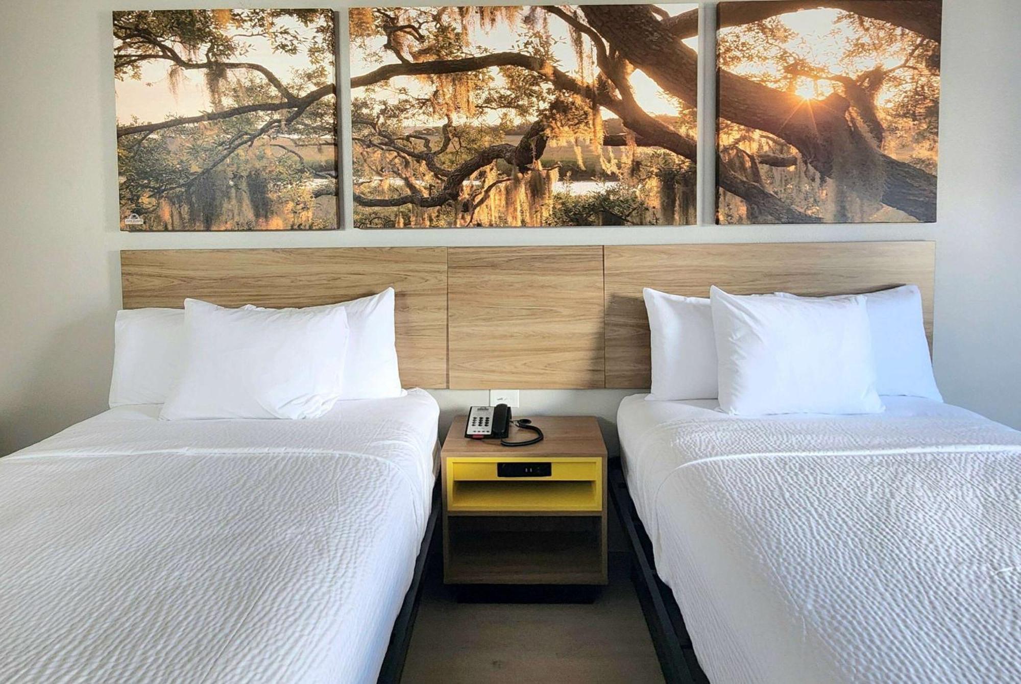 Days Inn By Wyndham Lafayette Scott Екстериор снимка