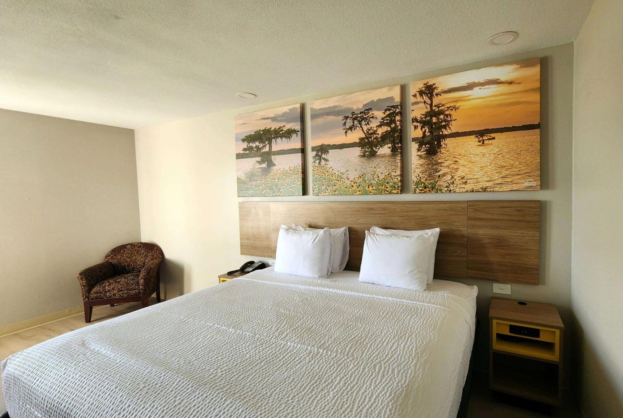 Days Inn By Wyndham Lafayette Scott Екстериор снимка