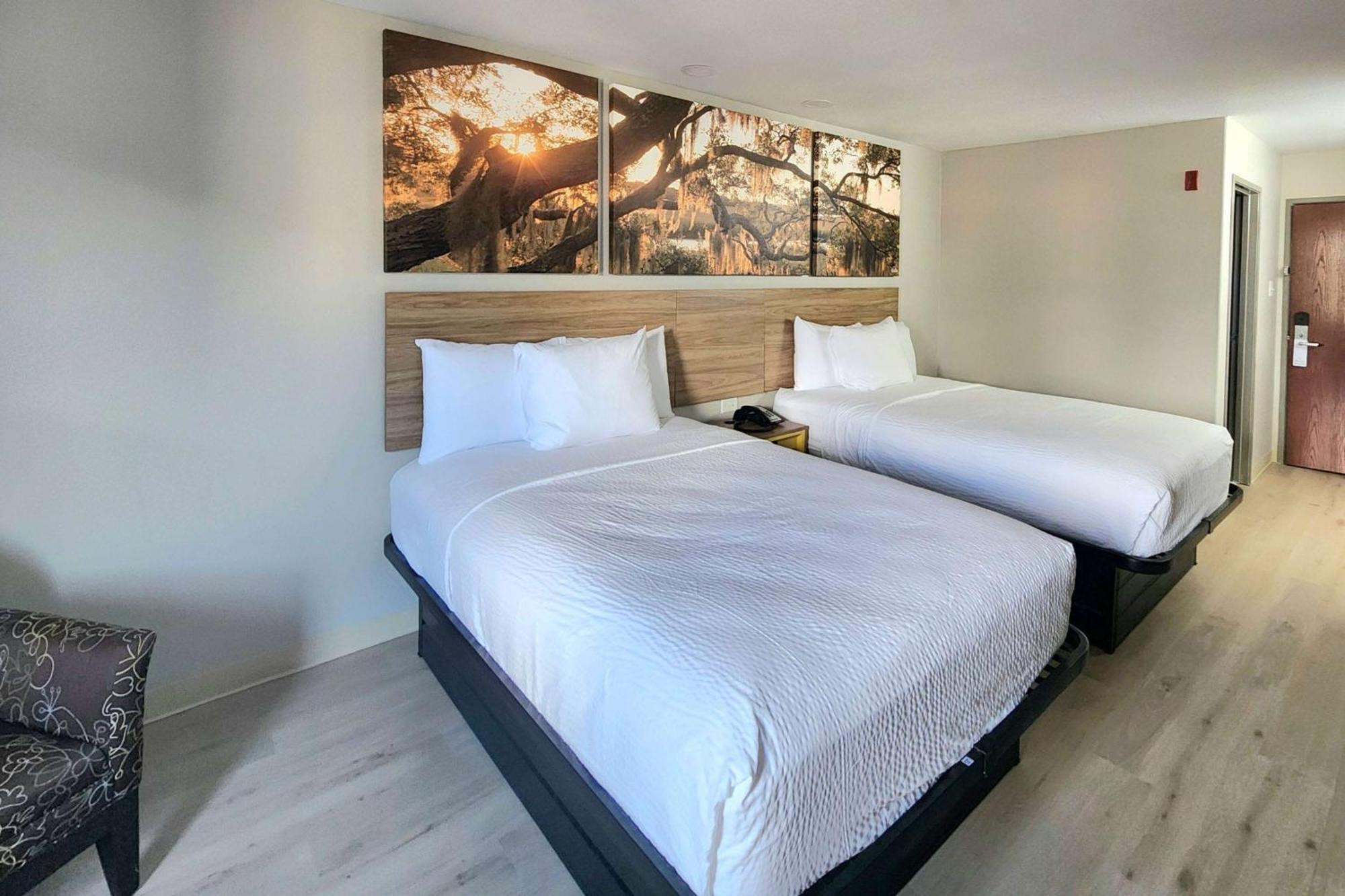 Days Inn By Wyndham Lafayette Scott Екстериор снимка