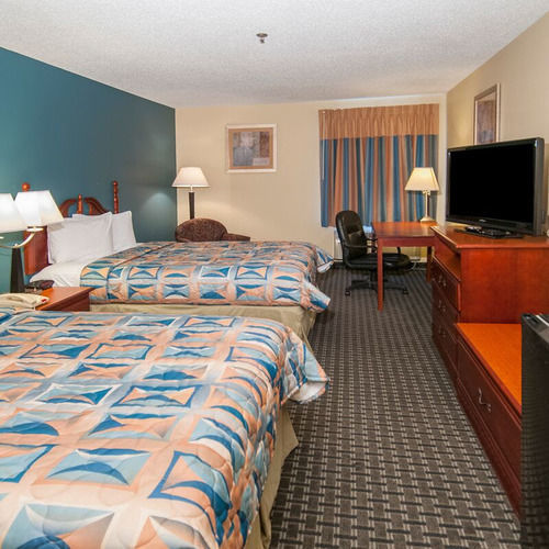Days Inn By Wyndham Lafayette Scott Екстериор снимка